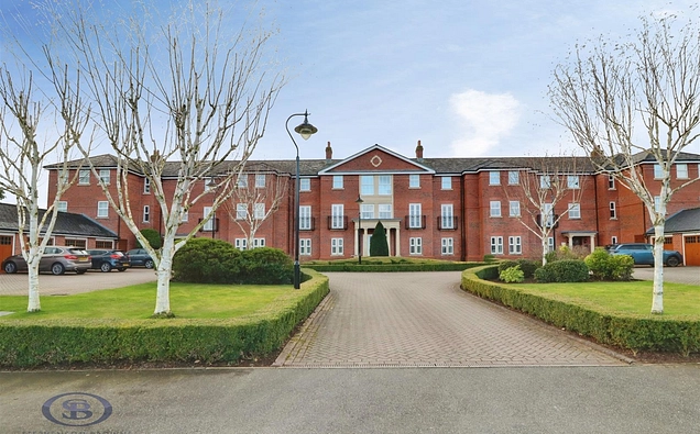 3 bedroom flat for sale